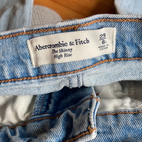 SOLD High rise Abercrombie and Fitch jeans - Picture 11 of 14